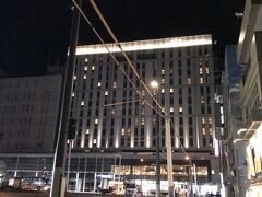 松山空港からリムジンバスで松山市駅へ。
地方都市の夜は早くほとんどのお店は閉まっていました。
大街道アーケードでは若者がダンスやスケボーに夢中、どこも同じ。