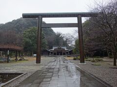 忠節用水に沿って戻ります。護国神社。
