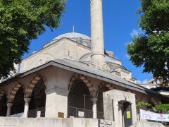 再集合場所のそばにあった「Mihrimah Sultan Cami(ミフリマ スルタン モスク)」の木陰に座って休みました。あまりキレイではなかったですが無料WCもありました。