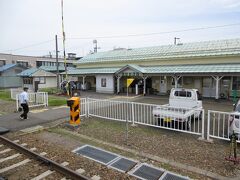 11:21 鹿角花輪駅

途中下車、改札外で冷えた飲み物を調達。