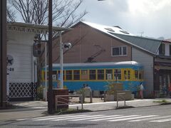 向かい側には市電のある広場。
昔市内をこれが走ってたそう。
車両は廃止後に長崎に行ってたのですが近年里帰り。