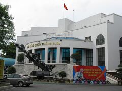 歩き辛い道を西に行くと在りました。Ｂ５２博物館