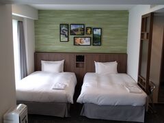 今回宿泊のデラックスツイン32㎡は、元はシングルルーム2室を1室にリニューアルしたので室内は全て改装されているので新築のようで綺麗ですね