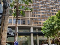 3日目
昼近くまでゆっくりして、今日はホテルを移動です。スタッフにタクシーを頼んだら、grabで見つけて「167バーツ、OK？」！
ちょっと渋滞に嵌まったので、チップ込みで200バーツ。

今日から3泊の『シンドーン ミッドタウン』