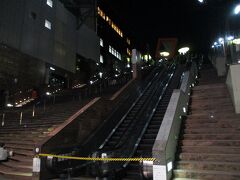 まだ時間があったので京都駅ビルの大階段に行ってみるも、イルミネーションはもう終わっていました