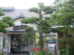 まずは前回とても良い泉質と素敵な浴場でお気に入りになった亀川温泉「四の湯」へ。番台さんが不在だったので、入湯料200円を料金箱へﾁｬﾘｰﾝ。お釣りが出ないので、別府には必ず小銭を準備していきます。洗面器は浴場に設置してくださっていたものをお借りできました。

ぬる湯とあつ湯を行ったり来たりしながら堪能。お肌スベスベになりました(●´ω｀●)
