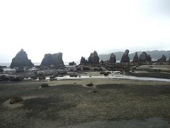 チェックアウトして、近くの橋杭岩を見学。
