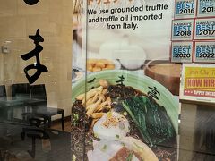 ロコ達で賑わっていたラーメン店。
日本の味が恋しくなって訪れる日本人観光客も多いようです。