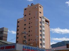 今日から2泊するホテル エールは、別府北浜バスセンターから徒歩1～2分の好立地で福岡空港行きのバス乗り場も近く、予約サイトの2,000円OFFクーポンが使えたのでこちらに決めました。

チェックインは15時からなので、先に荷物だけ預かってもらいます。