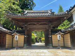 宿坊の門を見学して回る。一乗院