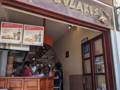 フィラの人気スブラキ店
スブラキ、ギロ、ケバブのお店。