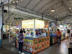 ナイトマーケット
お店は結構あったけどお客さんはそんなに多くは居ませんでした
外は結構混雑してたけど
