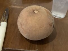 チェンマイ門辺りでお店を出してたおばちゃんから買ったサントル！
遂にご対面
50バーツ

ちなみにチェンマイ門市場は朝に来ると屋内のお店がたくさん開いてて賑やかみたいです
この時はすでに昼過ぎで閑散としていました