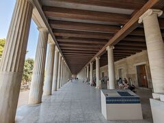 古代アゴラ博物館（アタロスの柱廊）
ギリシャ遺跡の中で、唯一完全に復元された建造物。
古代アゴラで発掘されたもののほとんどが収蔵されている。