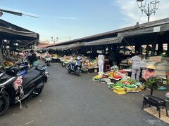最後のホイアン散策です。写真はホイアン市場です。個人的には。ホイアンは夜の方が素敵だと思います。