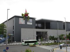 カエルは さておき「兵庫県立美術館」である
　
