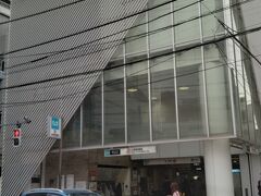●東京メトロ/中野新橋駅

早々に、駅に戻って来ました。
2015年に出来た駅舎。
地下鉄やのに、駅舎があるのは、珍しいですね。
