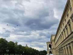 宮廷庭園はLGBTQの権利を訴えるみんさんが集合して見学するような状態ではなく