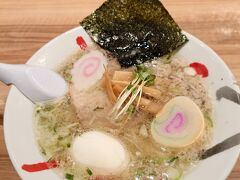 帰る前にあじさいで 特極みラーメンを食べる。
美味しかった。