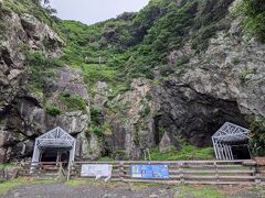 御厨人窟と神明窟