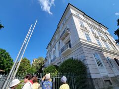 自由散策を終え市内観光再開

この建物はカラヤンの生家
