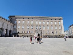 こちらがレジデンツ

レジデンツ＆大聖堂＆聖ペーター教会の入場はコンビチケットでお得のようでした
しかし、明日からウィーンですので宮殿＆教会はここでは行きません