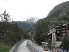 到着した日は曇り。
噴水で水を汲んで、Coopでヨーグルトとパンとチーズを調達、ホテルで食べて就寝。
明日の予報は「快晴」。信じて眠る。