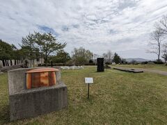 陶芸館から歩いてすぐの「星の広場」に行ってみると様々な作品が点在していました