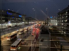 羽田空港第二ターミナルに向かって、そのまま出発階にある羽田エクセルホテル東急にチェックイン。