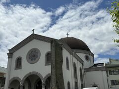 ドームがありますが、高山右近はマニラでその生涯を終えますが、マニラ郊外のアンティポロの聖母大聖堂を模して造られたものだそうです。
