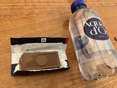 LCCみたいと言ったことを撤回
お水とリンツのチョコは無料で頂けました