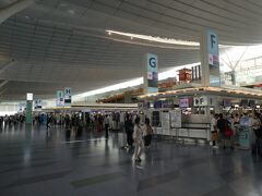 コーヒーを飲んでから出発フロアへ。
3月のニューヨーク、4月の帯広空港へ乗り継ぐ際の合間に来た時以来です。