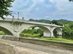 大橋という橋を渡り、仙台城跡に向かいます。

大橋は仙台城と城下町を結ぶ橋で、最初は1601年に架けられたようです。
