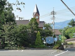 伊香保温泉街に入りホテル松本楼本館対面の路地坂道を下がると時計台が目印となる「洋風旅館ぴのん」に到着しました。当初は16時到着の予定でしたがこんにゃくパークと明太パークでの時間消費が影響して30分遅くなりました。