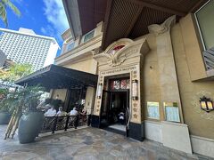 ロイヤル ハワイアン センターの一角にあるのが、チーズケーキファクトリー。
昔よりも入店を待つ人は少なくなったような気がしますが、何年経っても人気店に変わりはないようです。
今も健在と言うのが嬉しいなー。