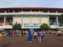 シャトルバスに30分ほど揺られて、JITリサイクルインクスタジアムに到着！