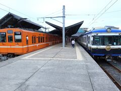 出雲市駅で一畑電車に乗り換えて、
レトロな列車に揺られること約20分、
終点、出雲大社駅に到着。

出雲市駅から出雲大社までは、
一畑電車かバスの２種類の交通手段があり、
バスの方が出雲大社目の前まで行ってくれるのですが、
ちょっとお目当てがあって、
今回は、一畑電車を利用。

