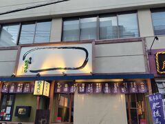 のんびりと那覇に戻って、元同僚と再会
この後、別の店でかつて上司であった人も呼び出して、12時過ぎまで騒いだ(笑)
国際通りは夜遅くても賑やか
最後の沖縄の夜が終わってしまった・・・