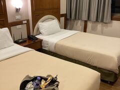 バンコクのホテルはナナの駅から5分くらいの
プロムナードホテル
1泊素泊まり4,500円くらい
バスタブ付き
ちょっと古いですが結構いい感じだと思います