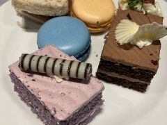 3か所目
エールフランスラウンジ
デザート系を期待してたのですがまあ普通でした
時間帯の問題かな？
急いでて良く見る余裕なかったけど・・・

写真撮ってませんが4か所目コーラルラウンジもちょこっと入りました
マッシュルームのポタージュが美味しゅうございました

やースワンナプーム空港のラウンジはレベルが高い・・・
是非ともお腹が健康な時にリベンジしたいものですが、
みんな大好きな楽天プレミアムのプライオリティパスが来年から年5回までになってしまいますからね・・・
どうしたものか
まあ今までが太っ腹だったんだろうと思いますけど