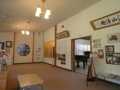 史料館（可部集成館）に戻り、涼しい室内をゆっくり見学。
一族の始祖に関する資料、たたら製鉄に関する資料、櫻井家の歴史に関する資料がコンパクトに展示してあるほか、ここでロケを行った番組（とくに最近の例として日曜劇場VIVANTの撮影風景）関連の資料も並んでいました。
