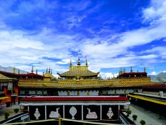 青空に映える
大昭寺(ジョカン)