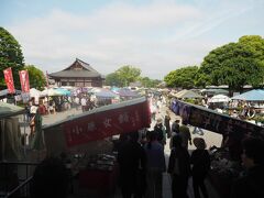 中は、弘法市で大変混んで居ます。

