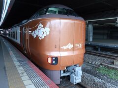 また山陰訪問に行くときは、
このセミコンパートメント一択ですね。

続いて、今日のお宿姫路に向かうため、
新幹線に乗り換える必要があるので、
やくも撮影会もほどほどにして、
新幹線乗り場へ移動です。