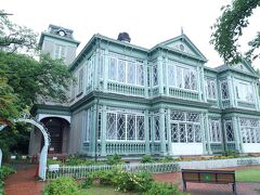 その後は、神戸市立王子動物園へ。
と言っても、動物が見たいのではなく、
こちら、重文の旧ハンター邸を見に来ました。
ライトグリーンの外観がおっしゃれー。