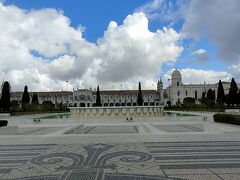 ジェロニモス修道院。発見のモニュメントから歩いてすぐ。
ここは早めに行かないとものすごく混み合う。
壮麗な修道院だった。