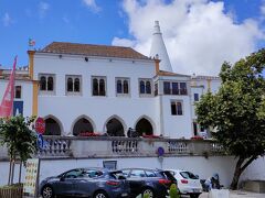 シントラ王宮、
トンガリ屋根がランドマーク。