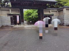 車で移動して、続いて近くにある毛利家庭園＆博物館へ向かいました。