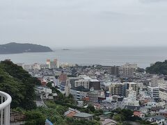 　その後、湯河原温泉まで行き、ホテルあかねに３時過ぎにチェックインして、ゆっくりと温泉に浸かります。5Ｆのお部屋から湯河原の町が一望でき、相模湾、真鶴の三ツ石まで見えて、素晴らしい眺めです。