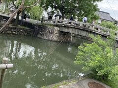 観光案内所前の橋　中橋
この橋は１本物で２本かけているそうです
珍しいそうです